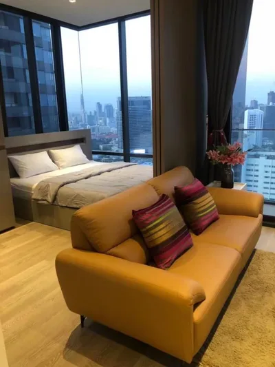 Ashton Silom