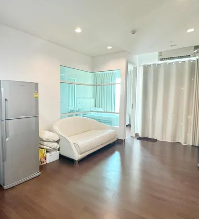 Ivy Thonglor