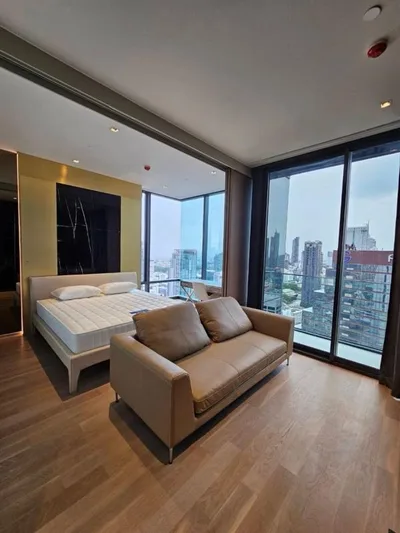 Ashton Silom