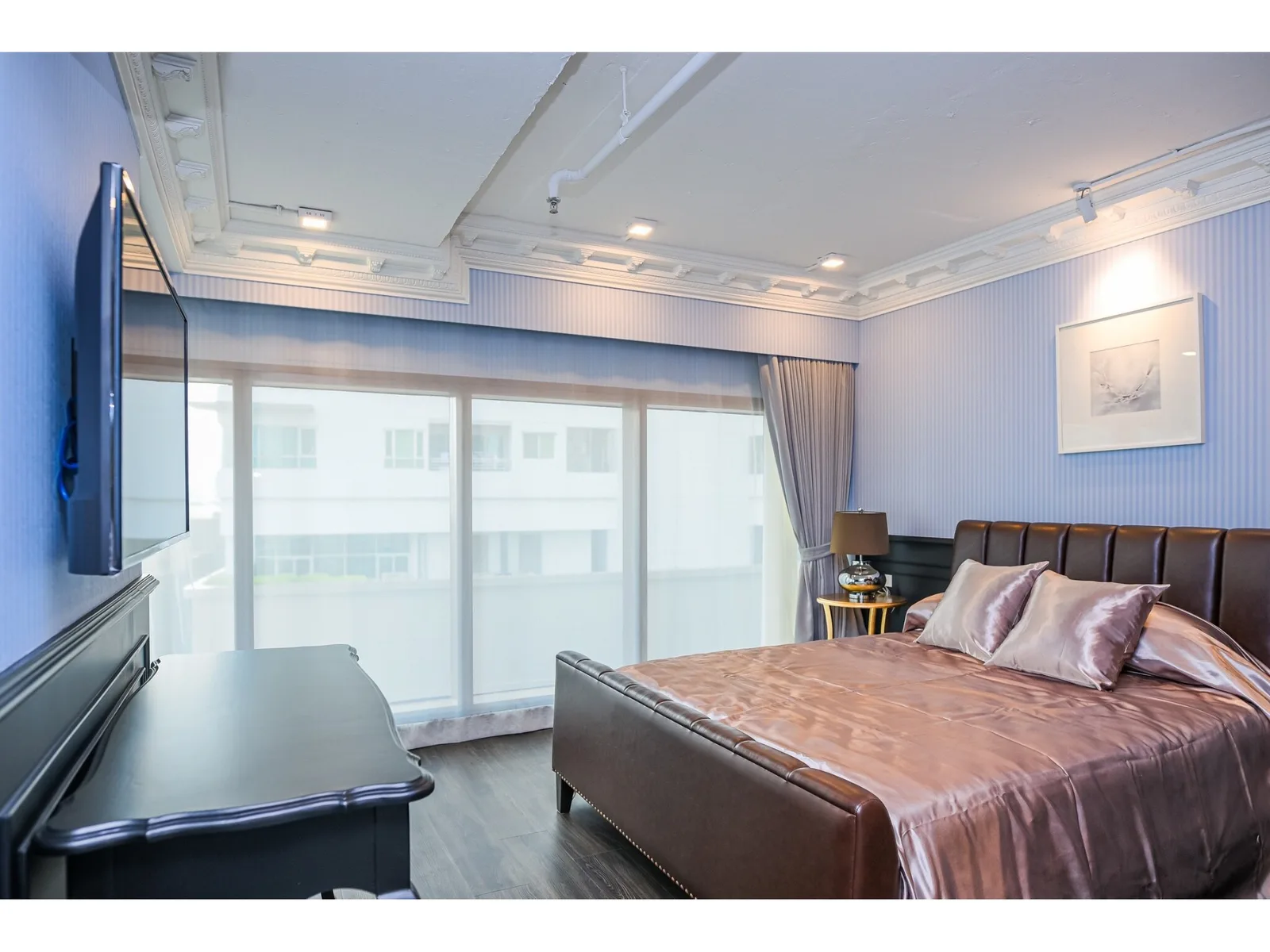 The Emporio Place — photo 10