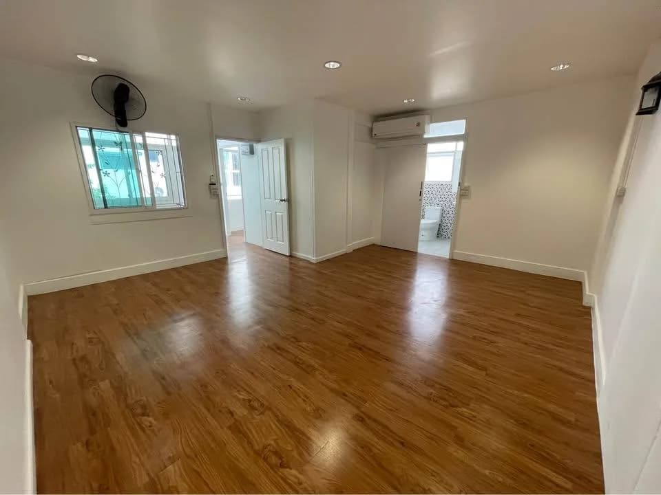 Townhouse Soi Yen Akat 3 — photo 9