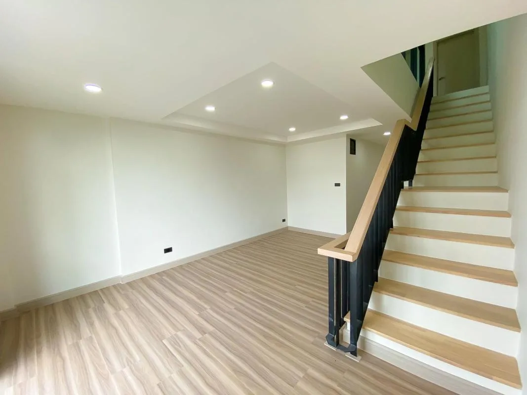 Townhome — photo 2