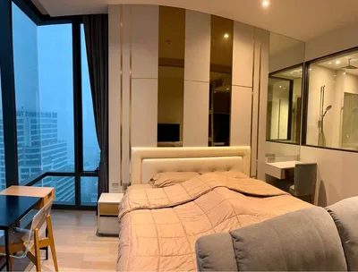 Ashton Silom