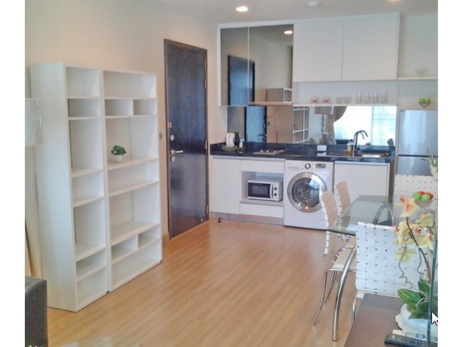 Sky Walk Condominium — photo 1