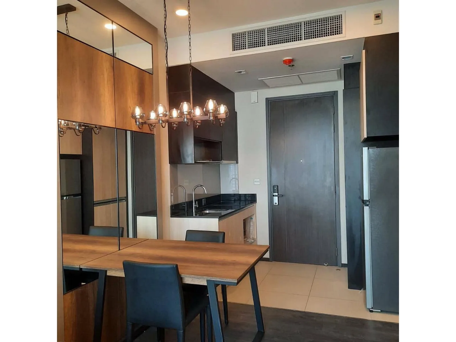 Edge Sukhumvit 23 — photo 2