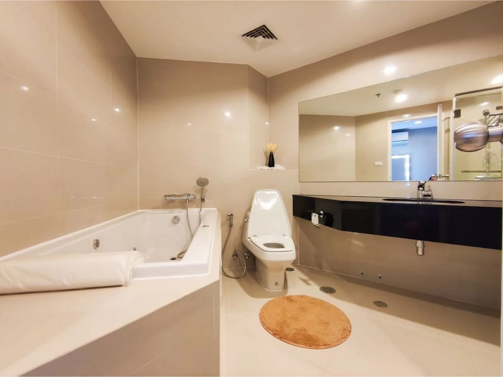 Belle Grand Rama 9 — photo 14