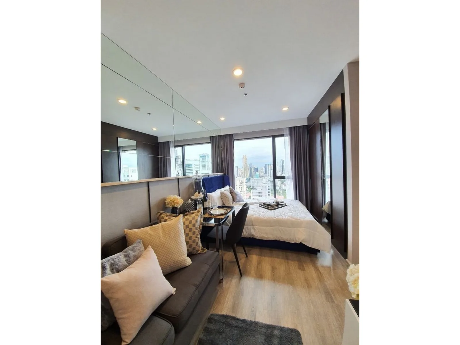 Ideo Mobi Asoke — photo 1
