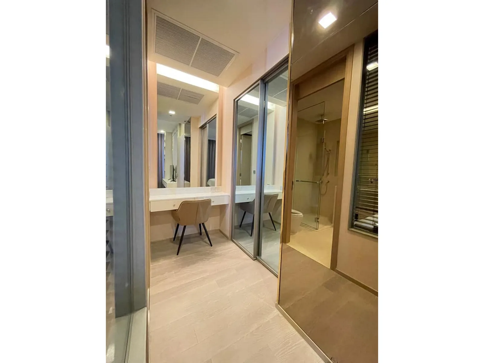 The Esse Asoke — photo 10