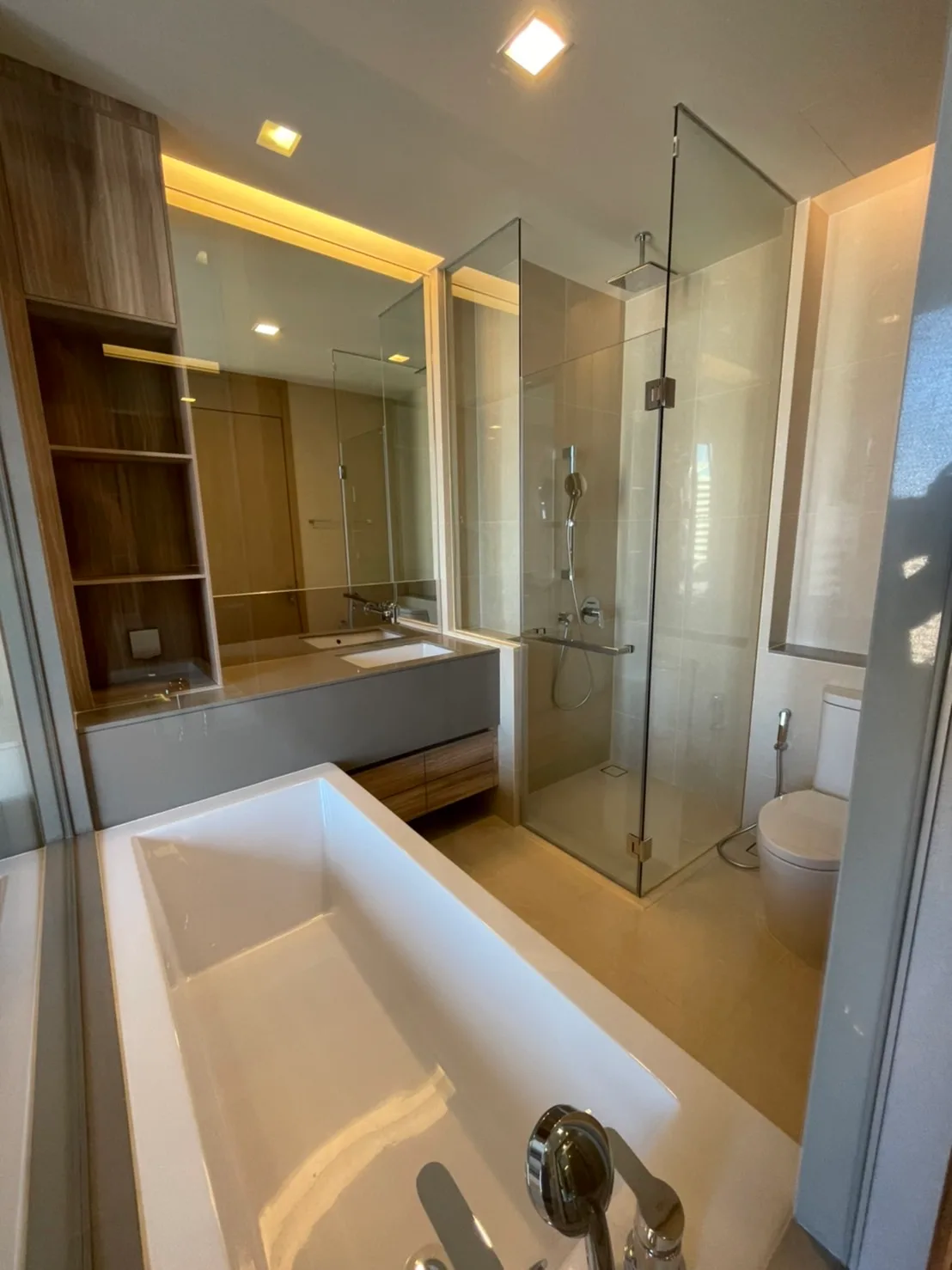 The Esse Asoke — photo 11