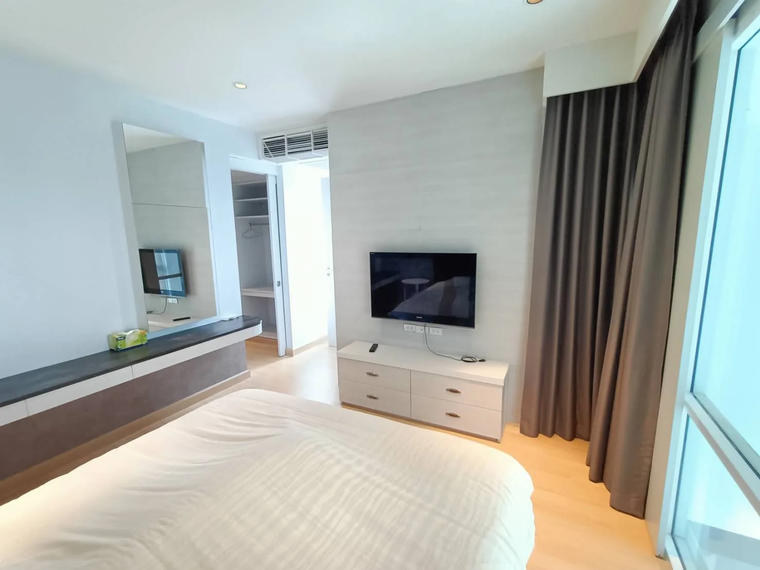 The Emporio Place — photo 4