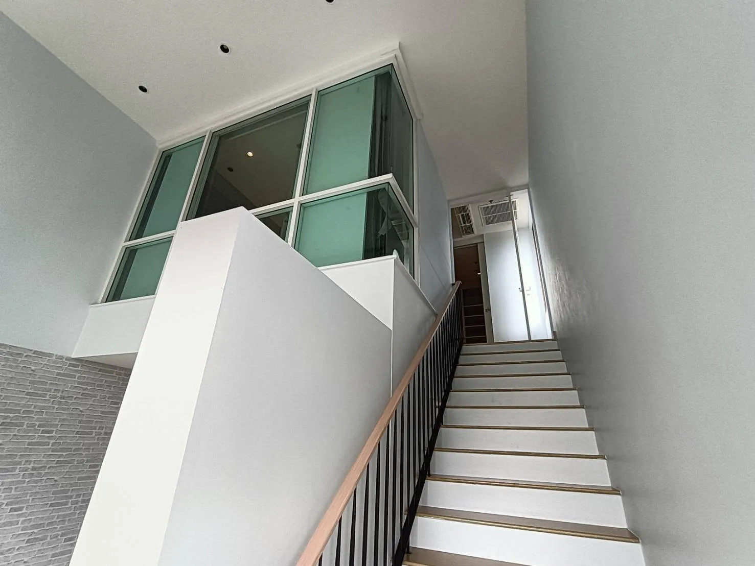 The Emporio Place — photo 5