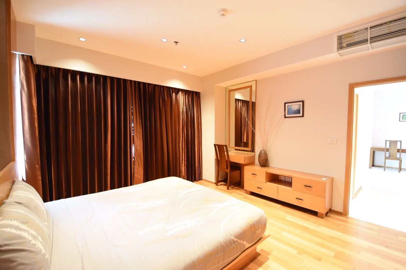 The Emporio Place — photo 4