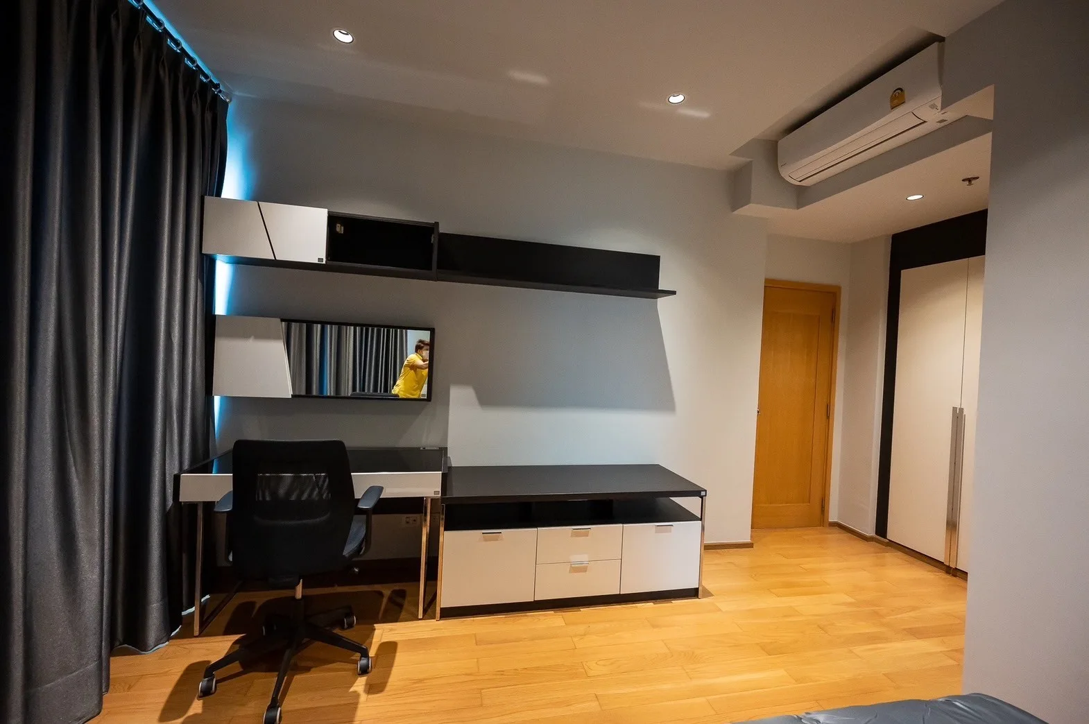 The Emporio Place — photo 9