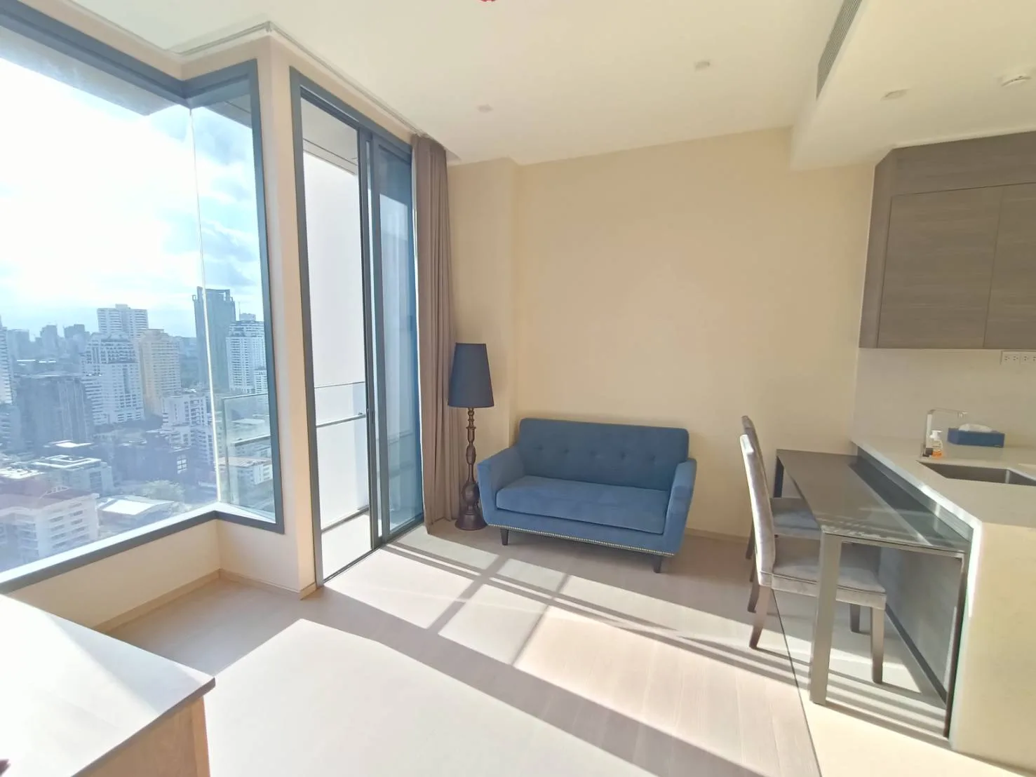 The Esse Asoke — photo 2