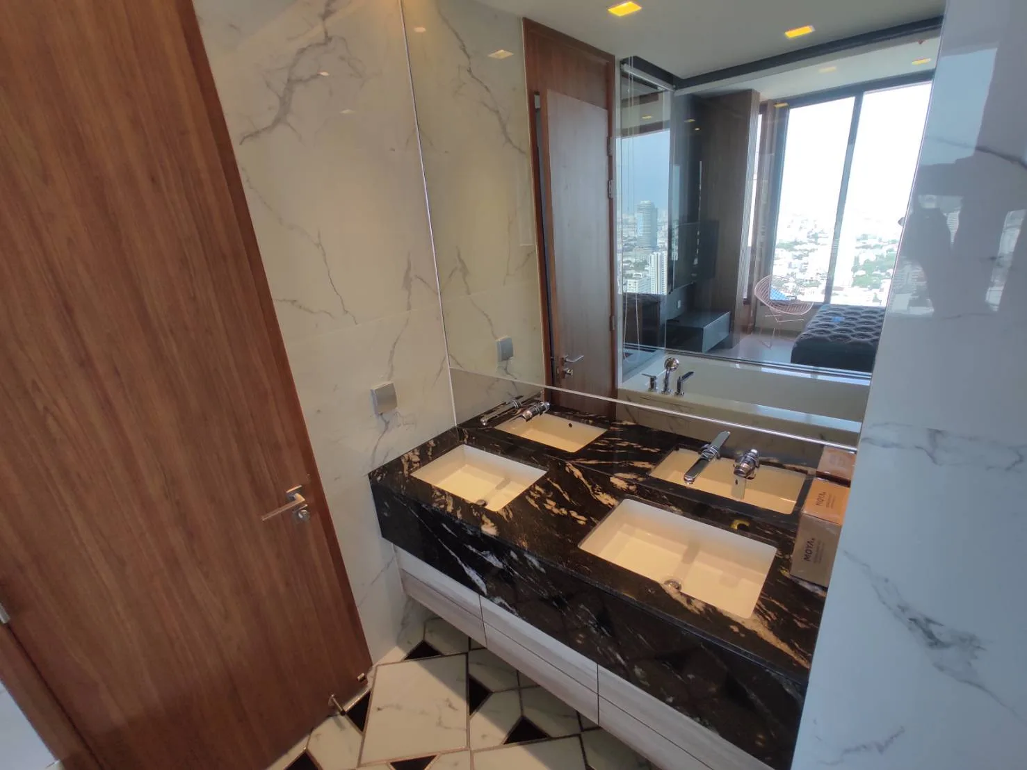 The Esse Asoke — photo 11