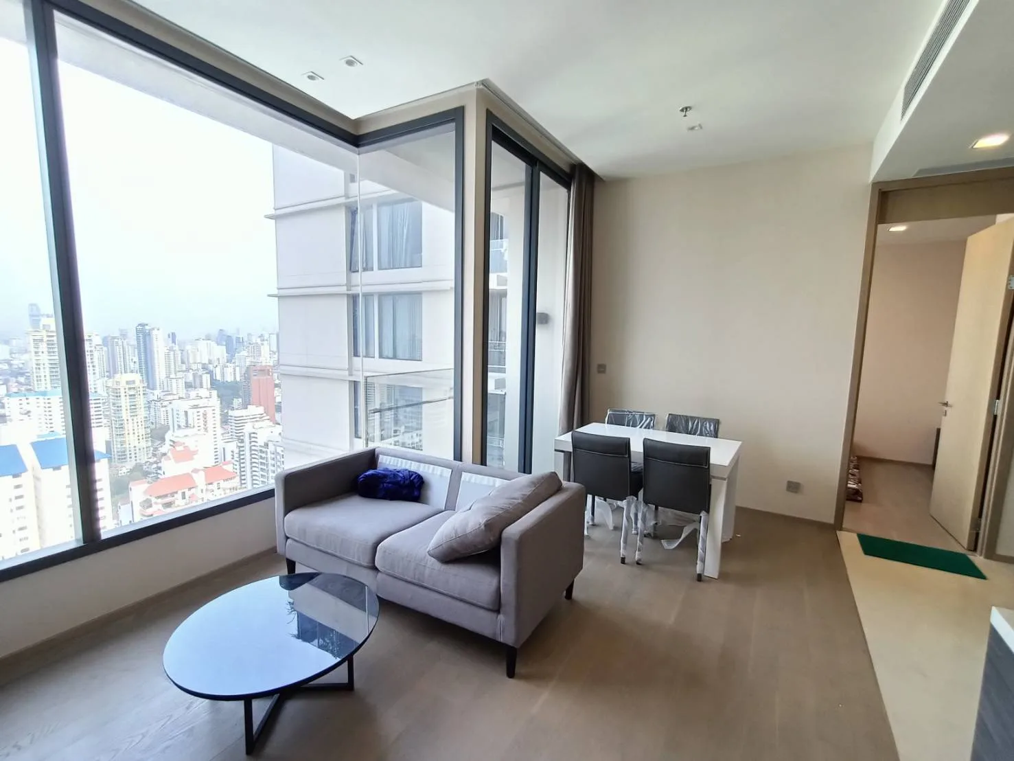 The Esse Asoke — photo 2