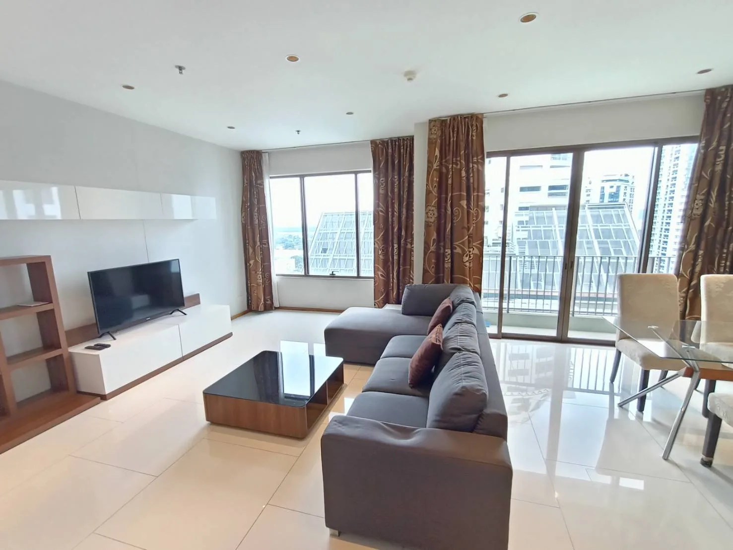 The Emporio Place — photo 1