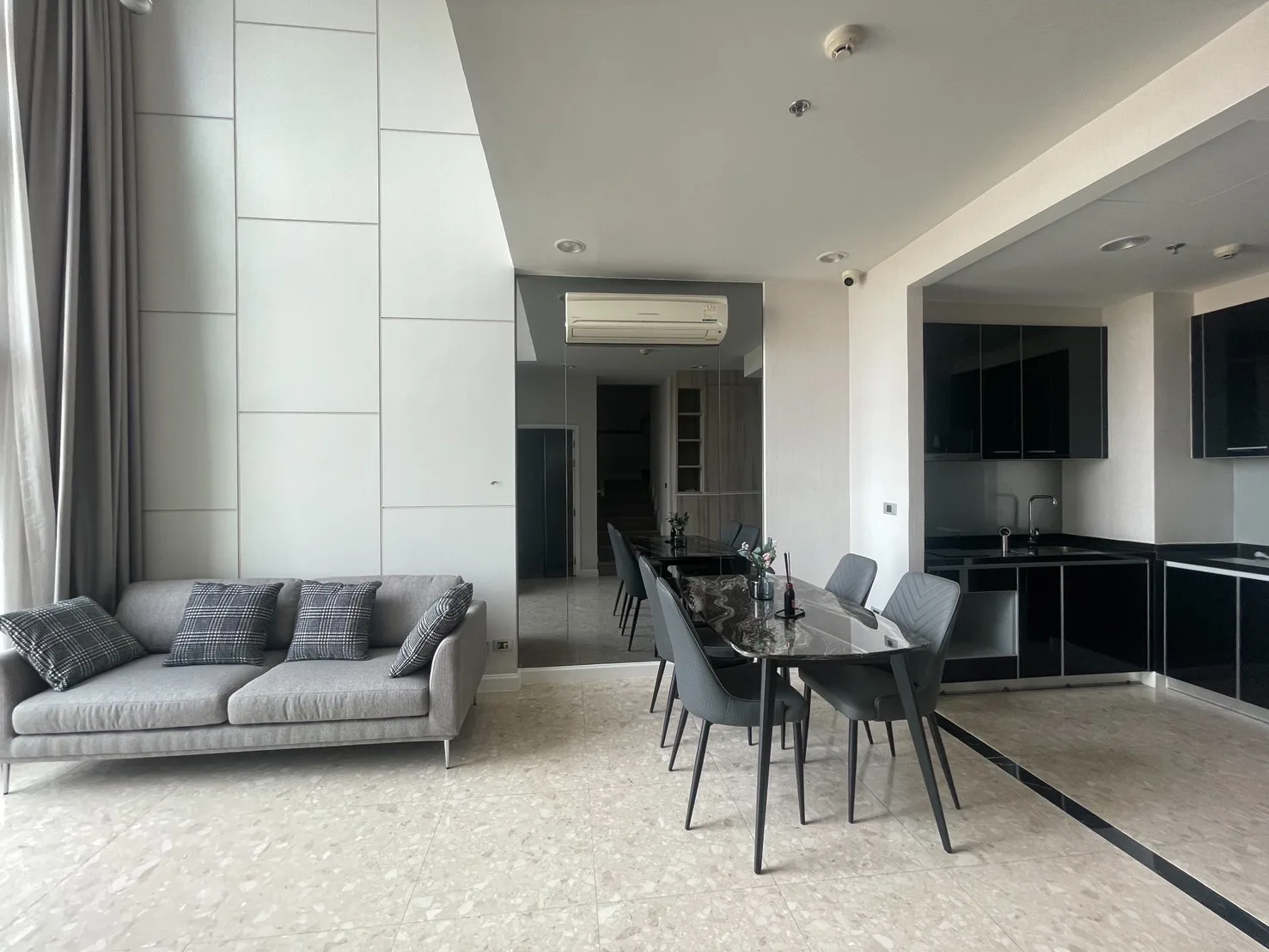 The Crest Sukhumvit 34 — photo 1
