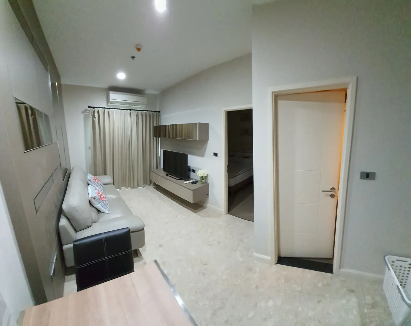 The Crest Sukhumvit 34 — photo 1