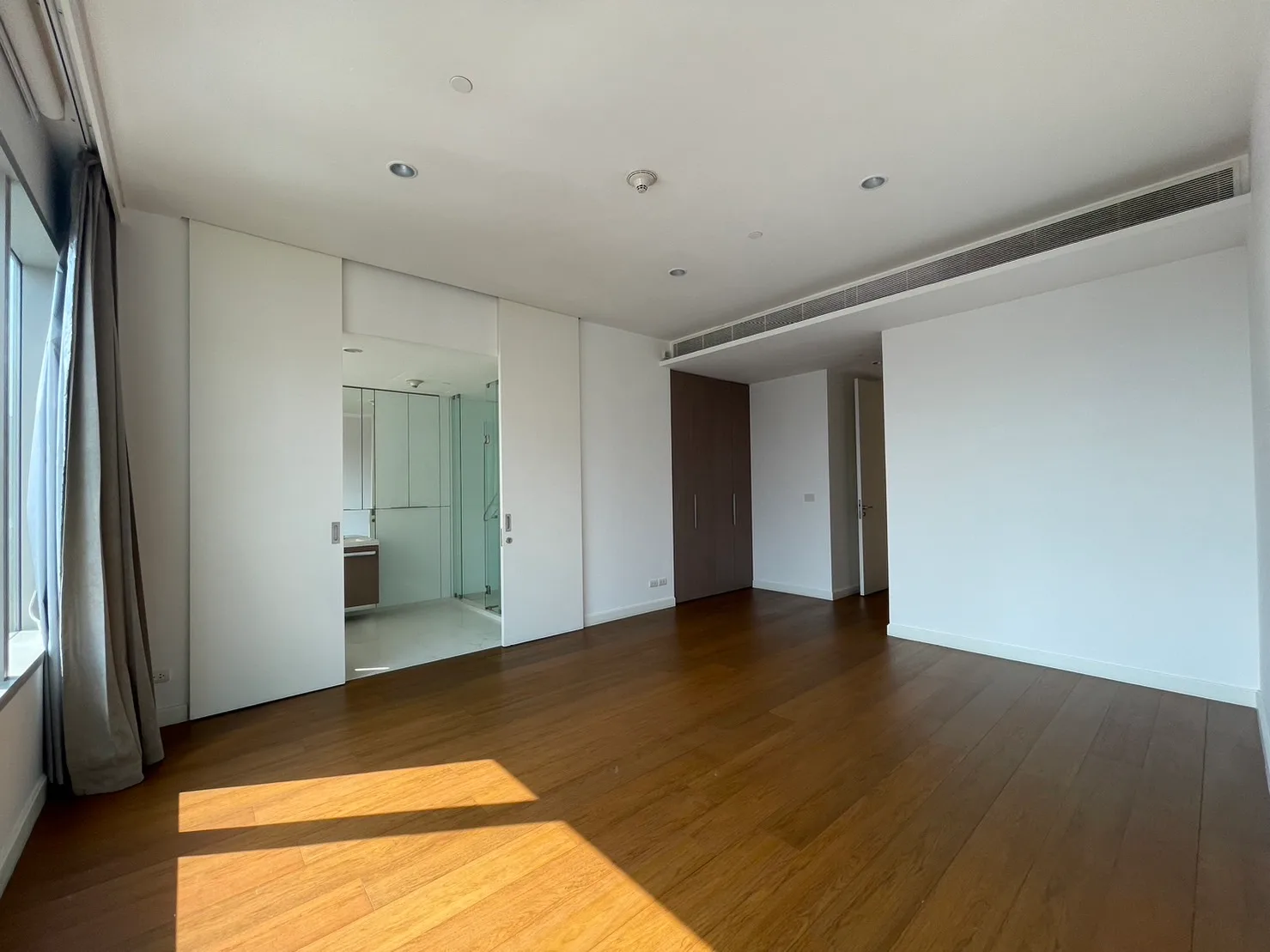185 Rajadamri — photo 13