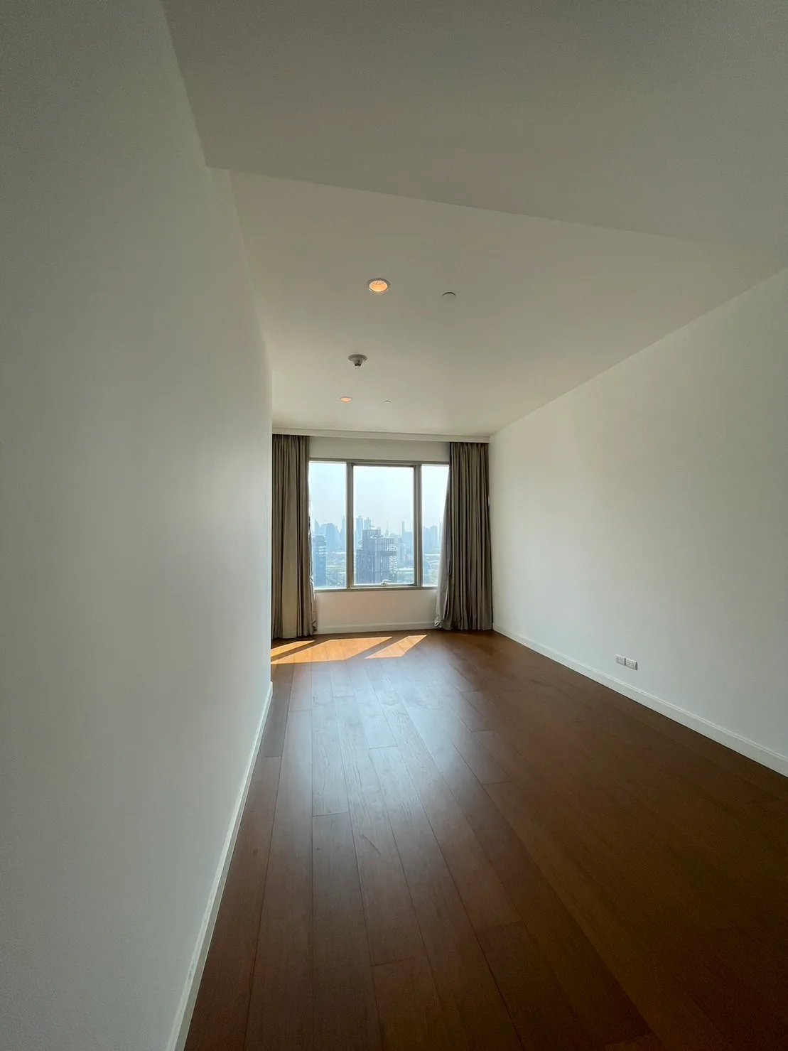 185 Rajadamri — photo 16