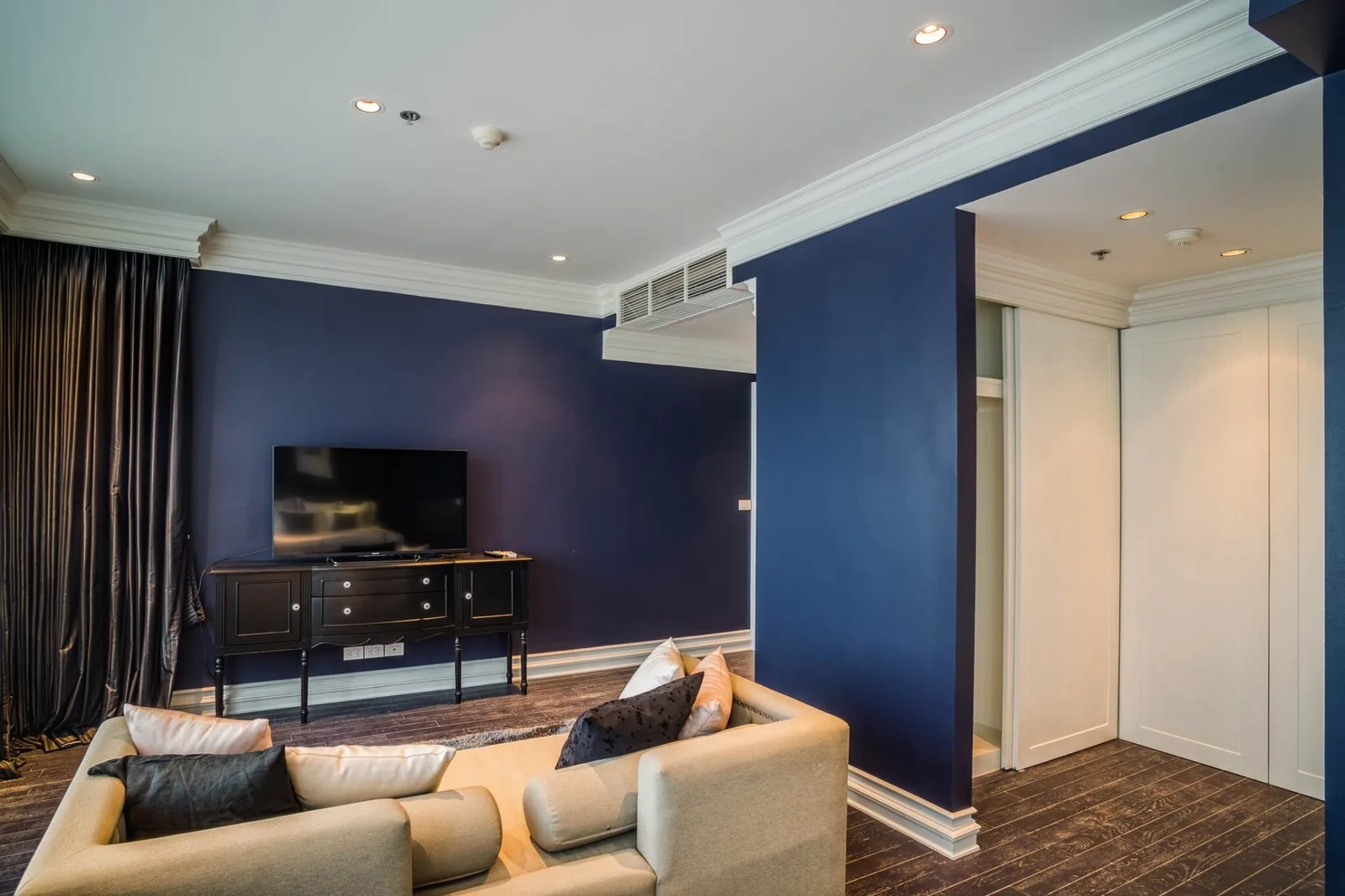 The Emporio Place — photo 11