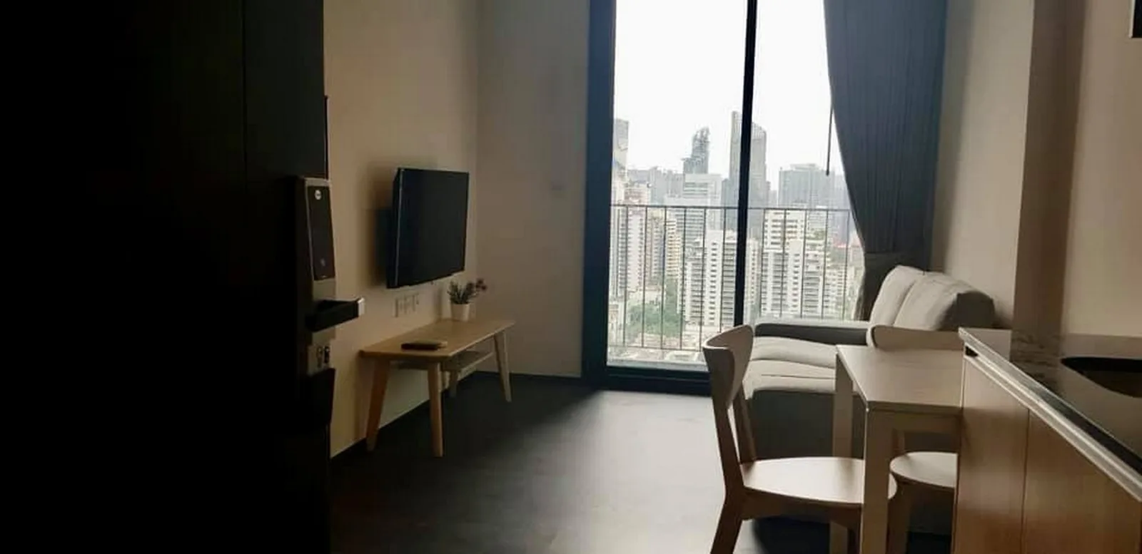 Edge Sukhumvit 23 — photo 2