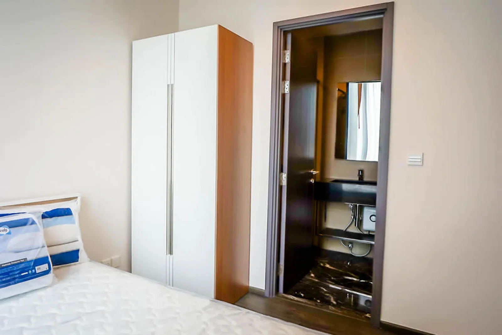 Edge Sukhumvit 23 — photo 17