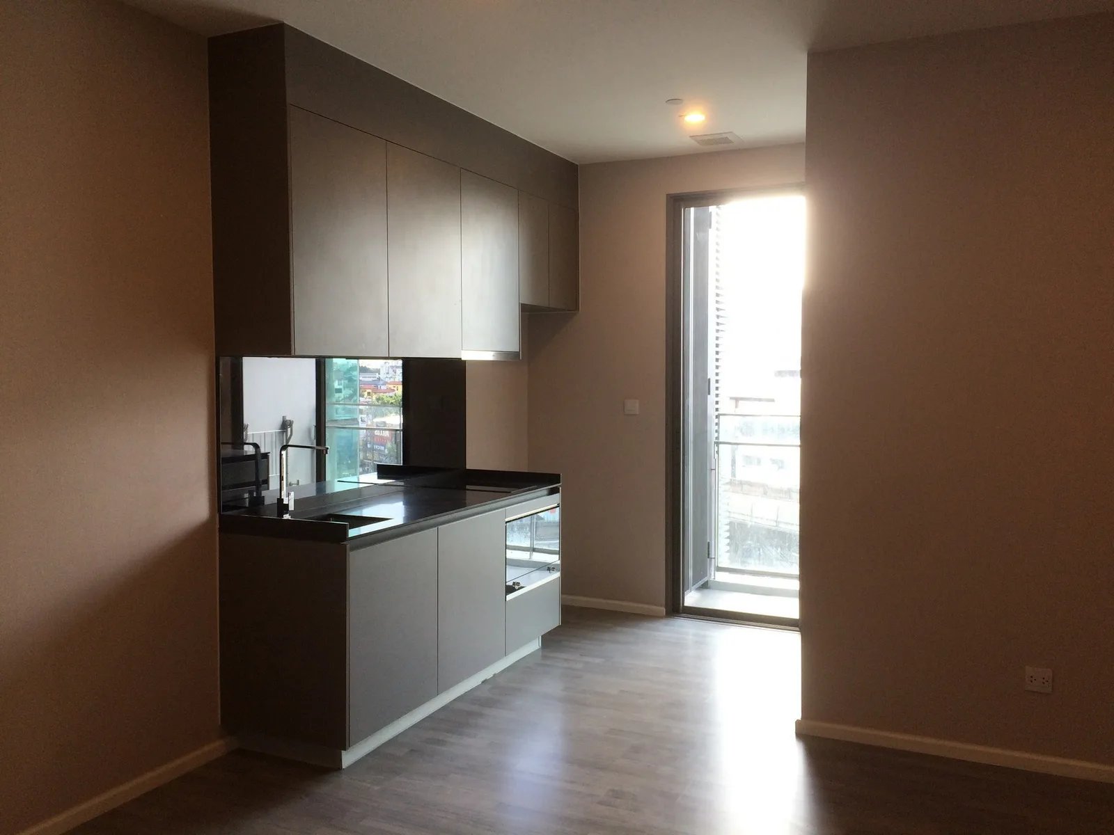 The Room Sukhumvit 69 — photo 1