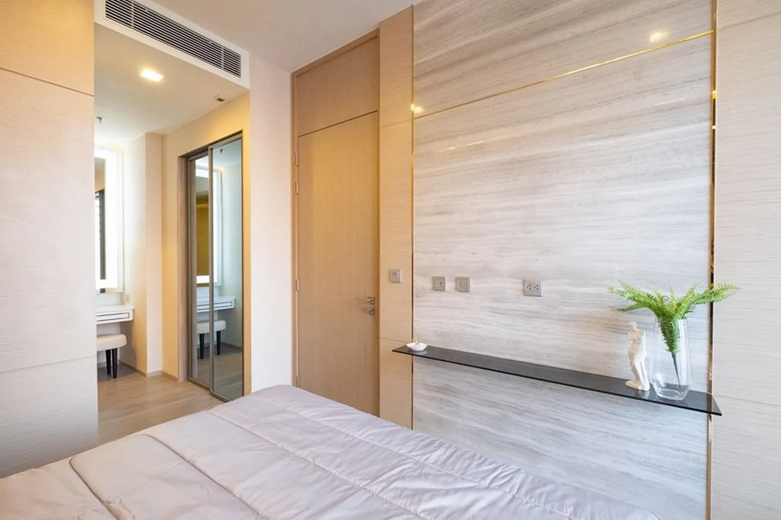 The Esse Asoke — photo 4