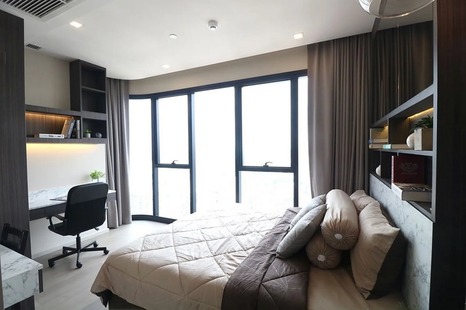 Ashton Asoke — photo 11