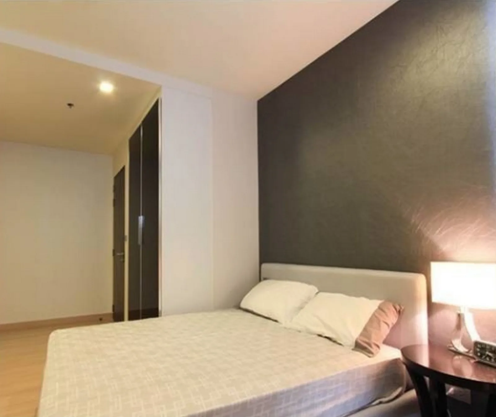 Sky Walk Condominium — photo 4