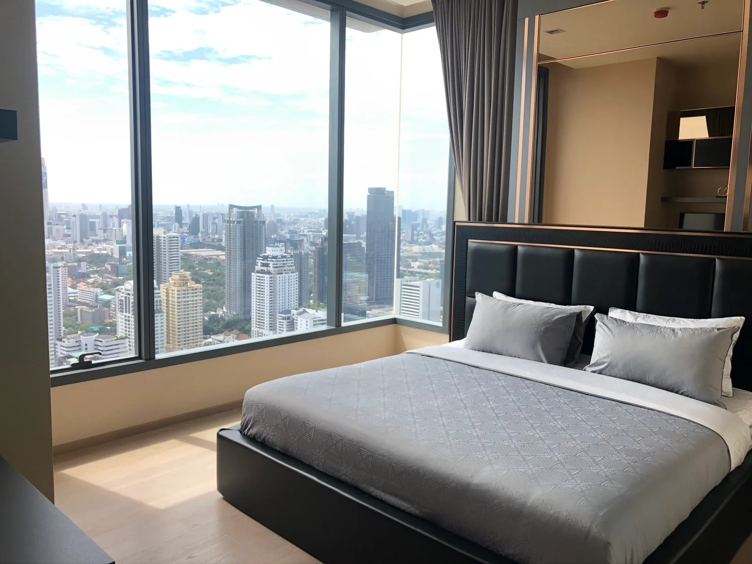 The Esse Asoke — photo 12