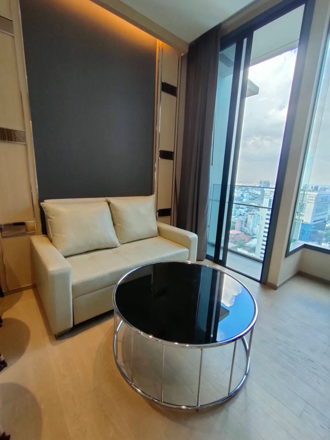 The Esse Asoke — photo 1