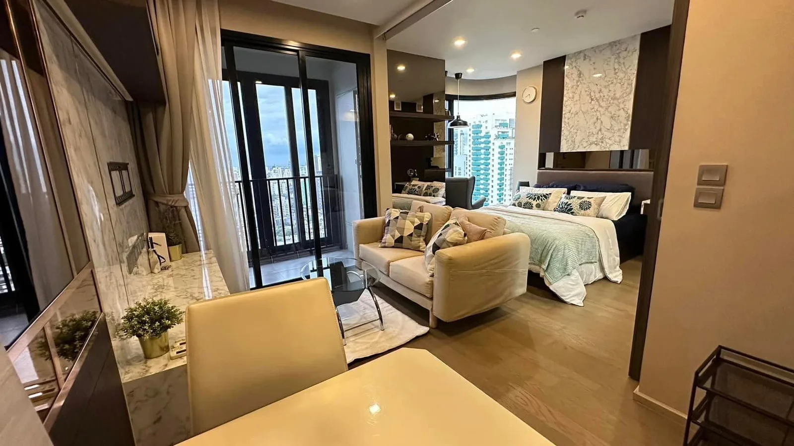 Ashton Asoke — photo 1