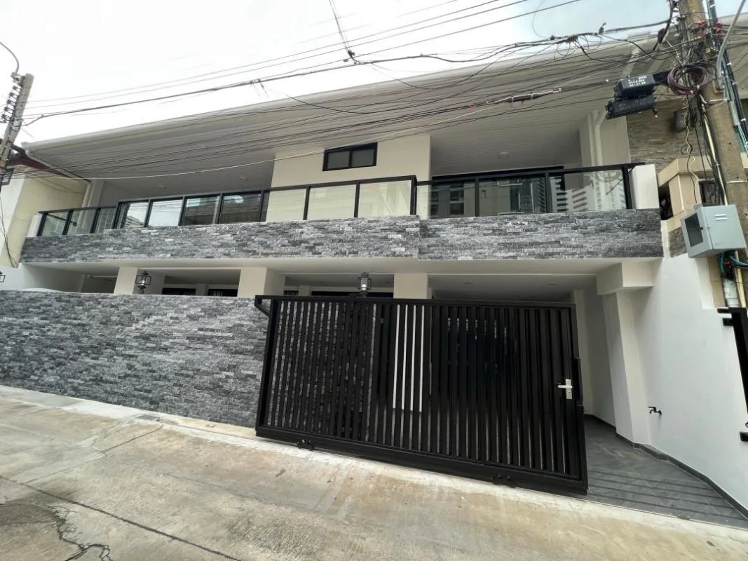 Townhouse Suk 26- — photo 1