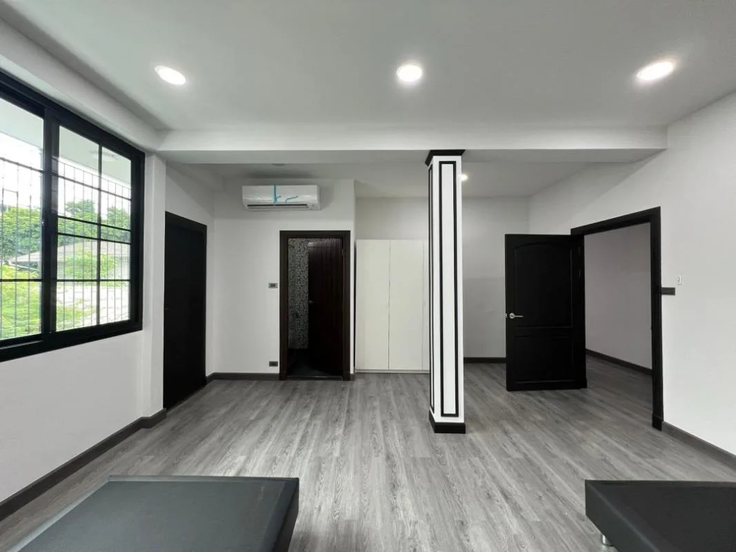 Townhouse Suk 26- — photo 10