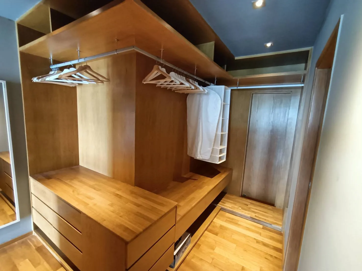 The Emporio Place — photo 9