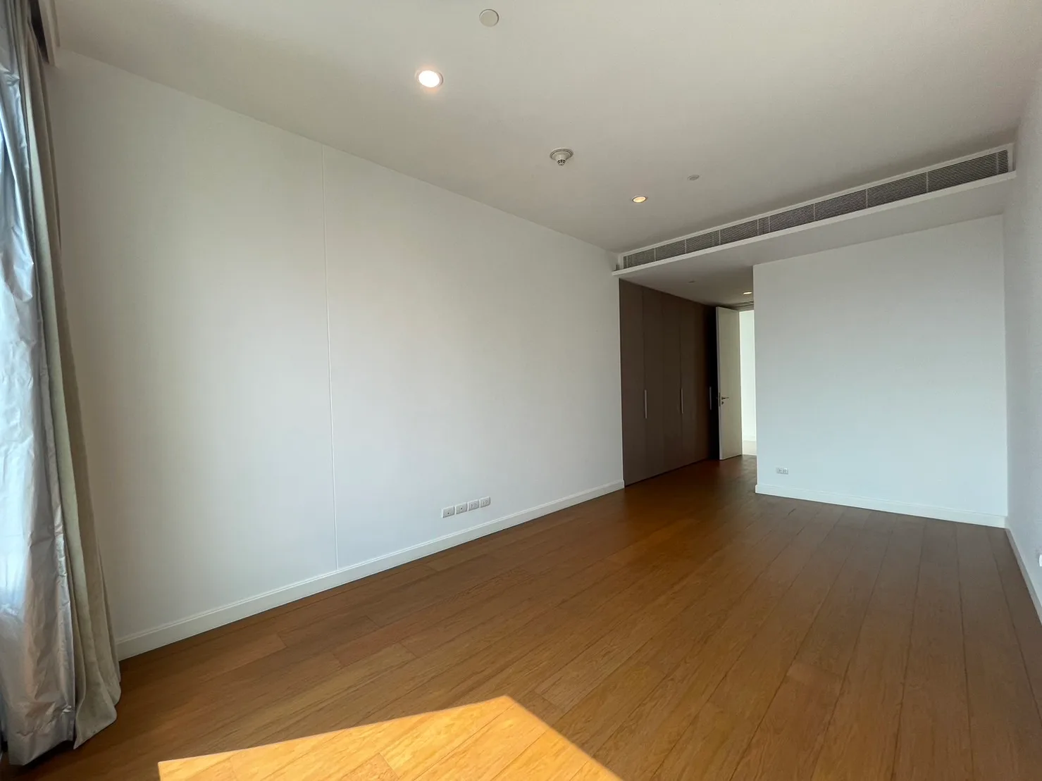 185 Rajadamri — photo 14