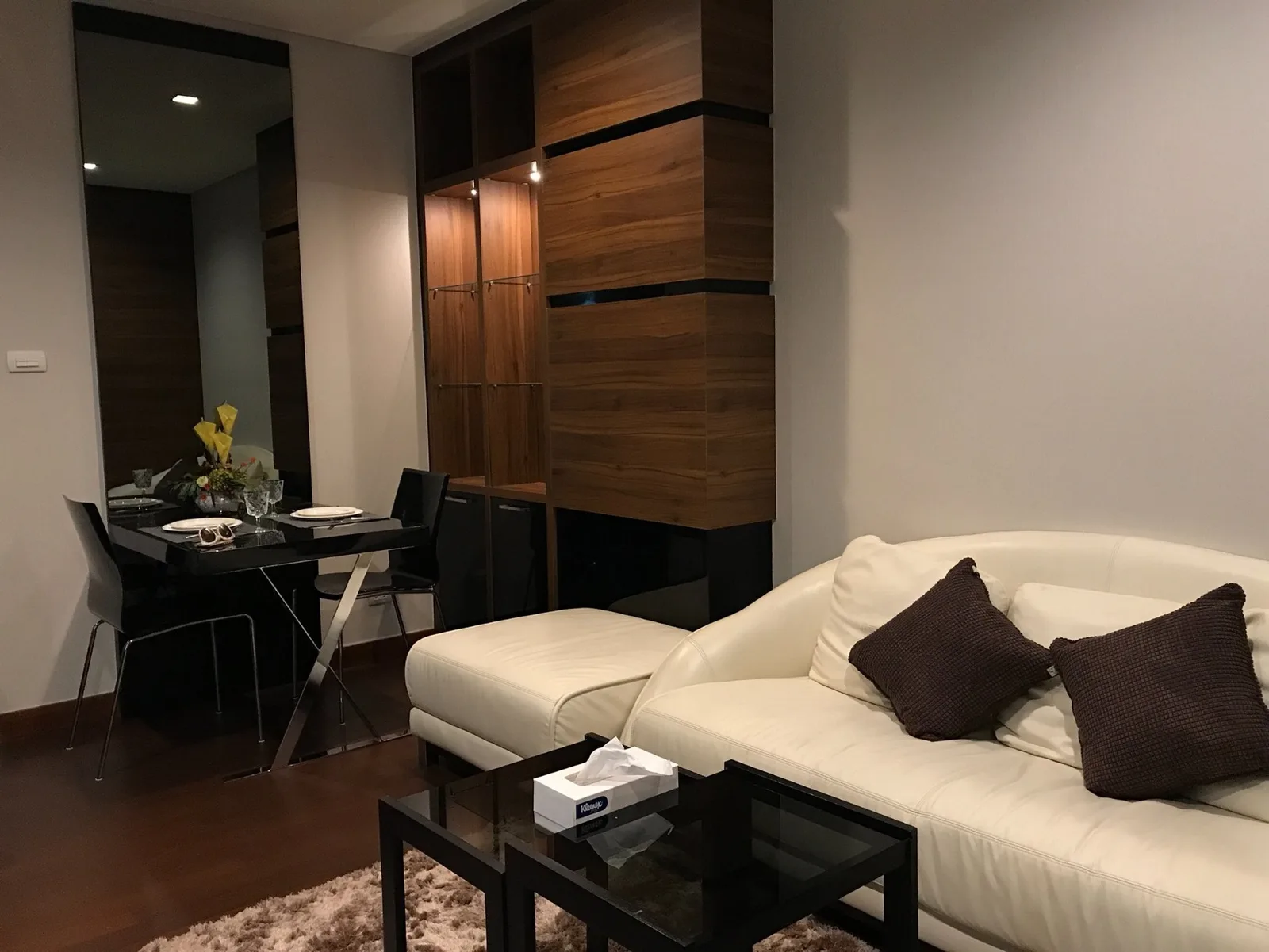 Ivy Thonglor — photo 1