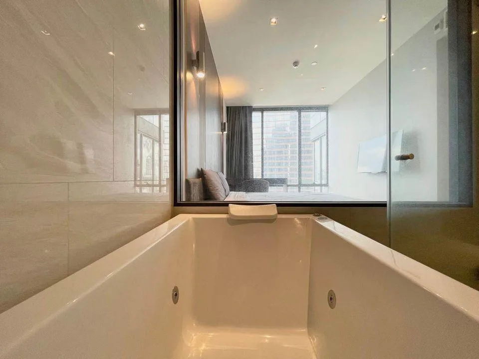Ashton Silom — photo 11