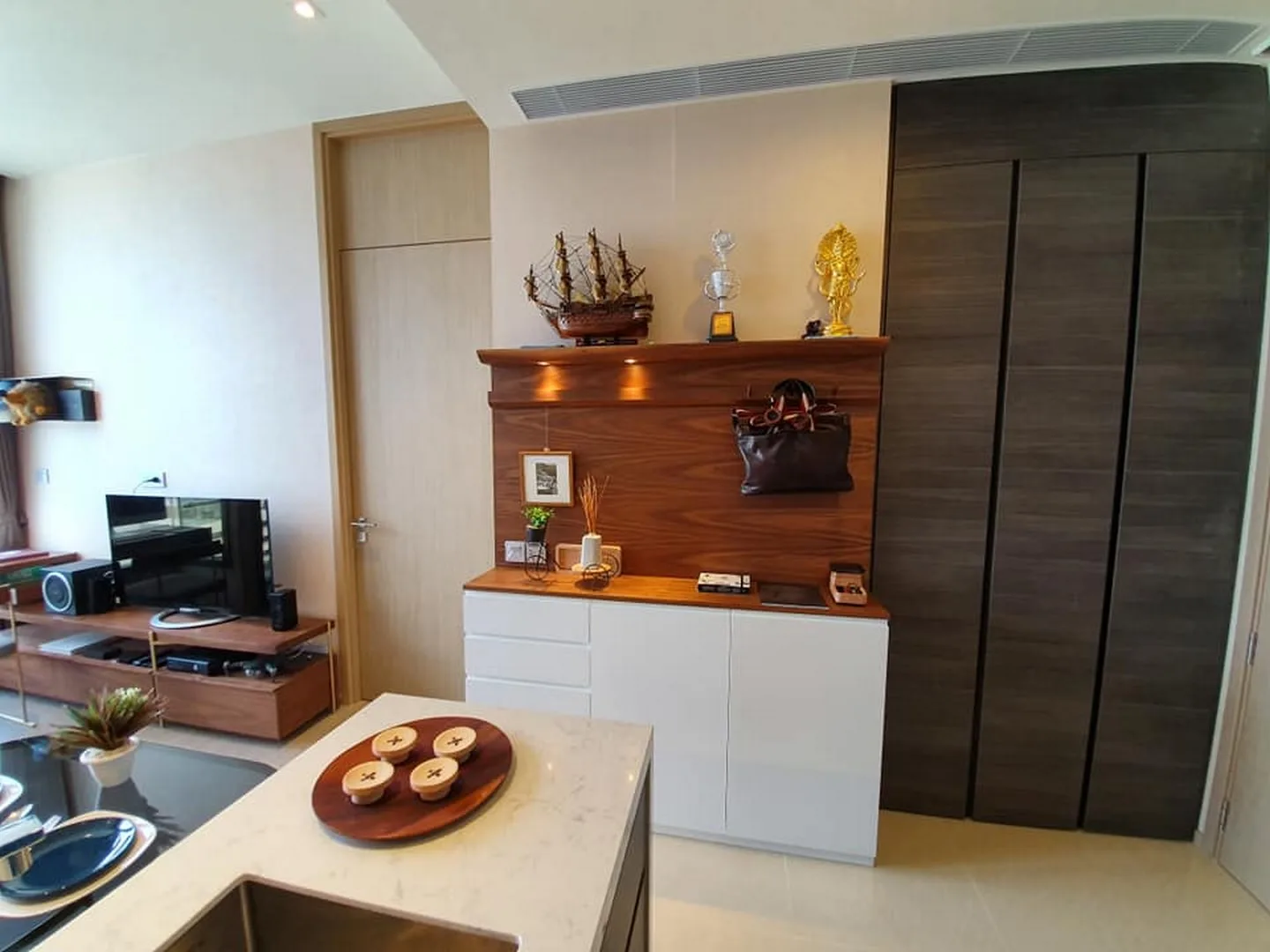 The Esse Asoke — photo 8