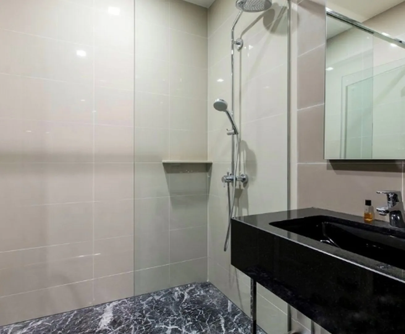Edge Sukhumvit 23 — photo 7