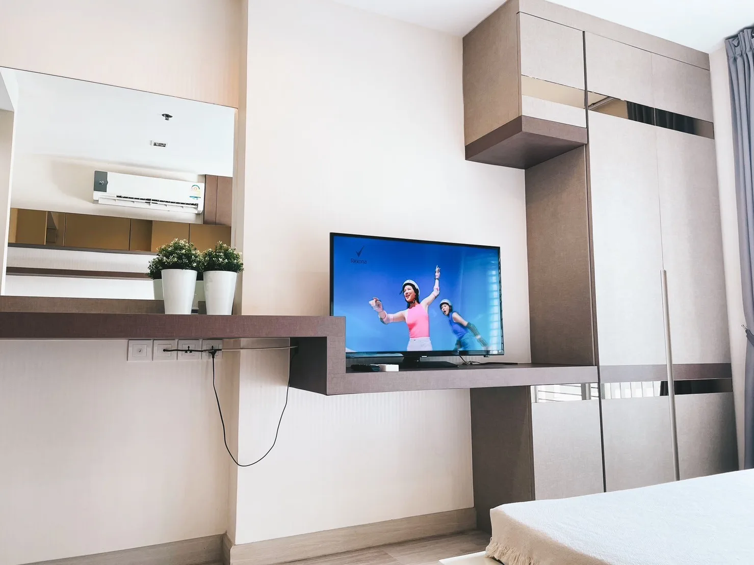 Ideo Mobi Sukhumvit 81 — photo 3