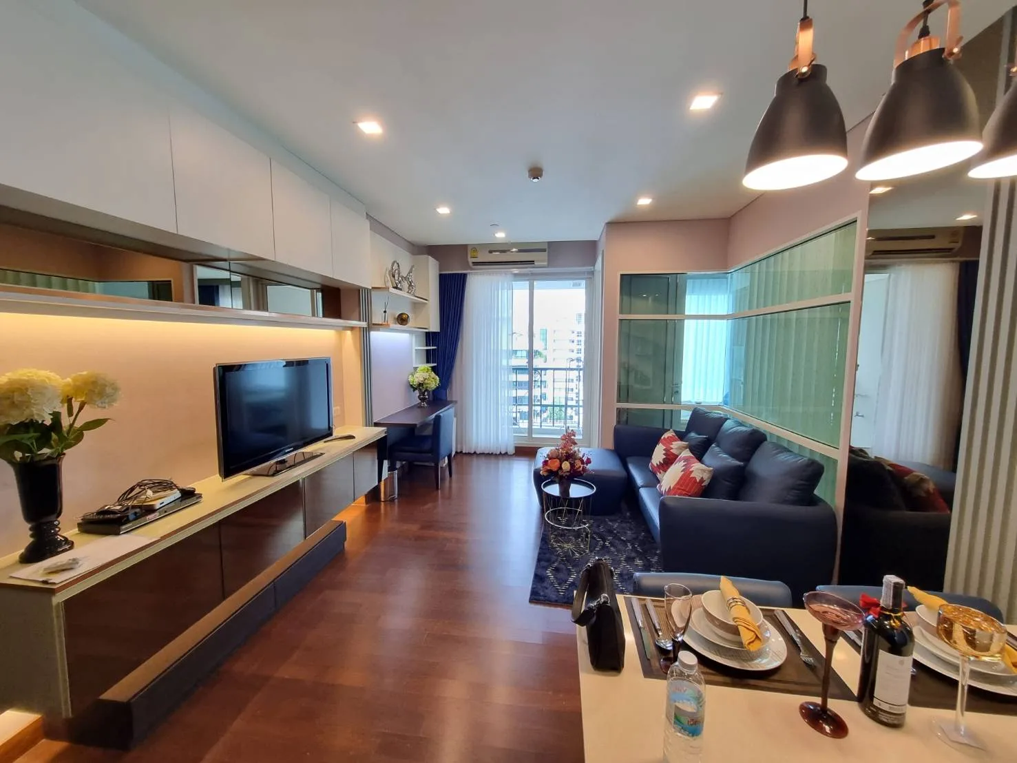 Ivy Thonglor — photo 1
