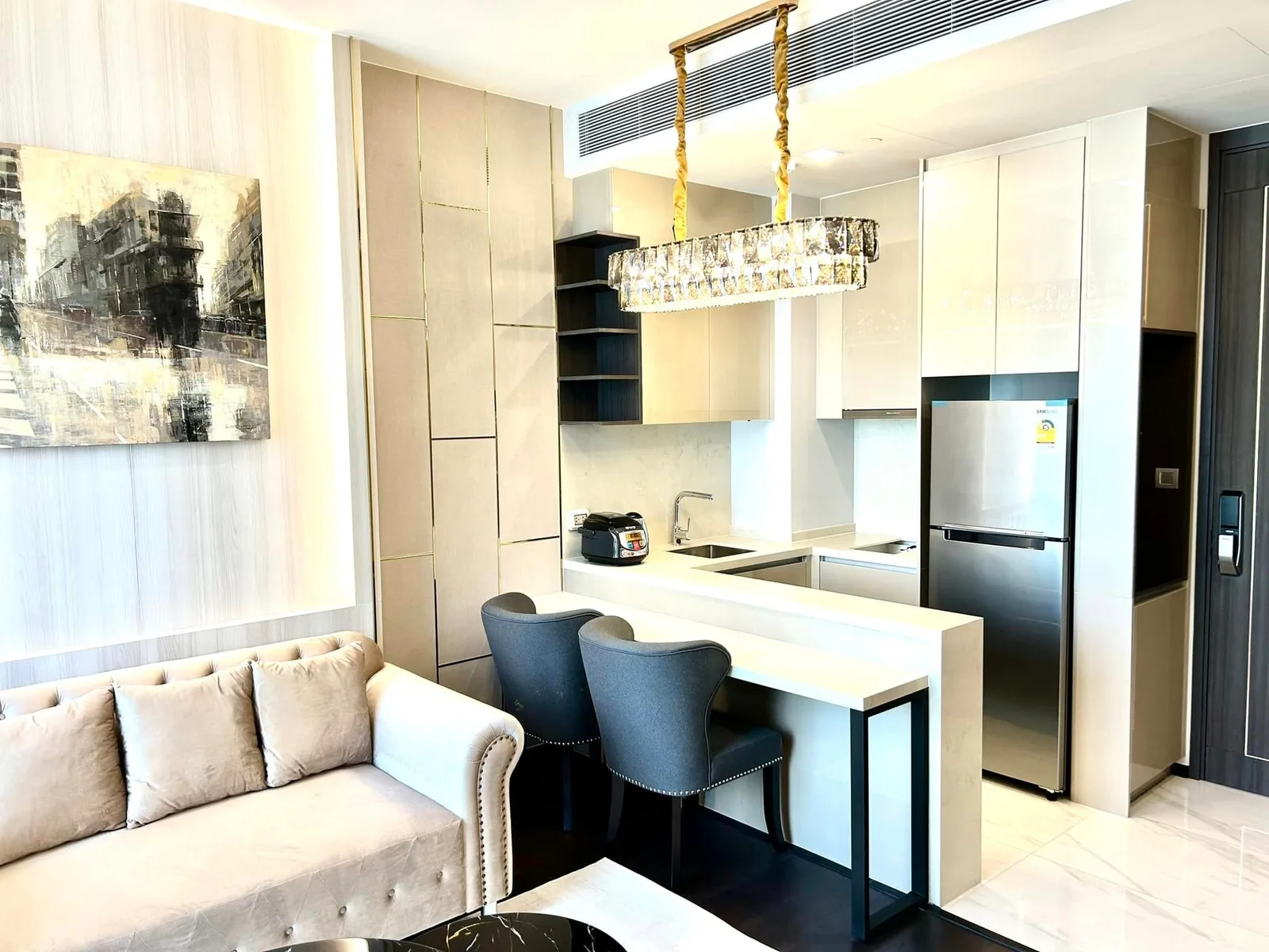 Laviq Sukhumvit 57 — photo 1