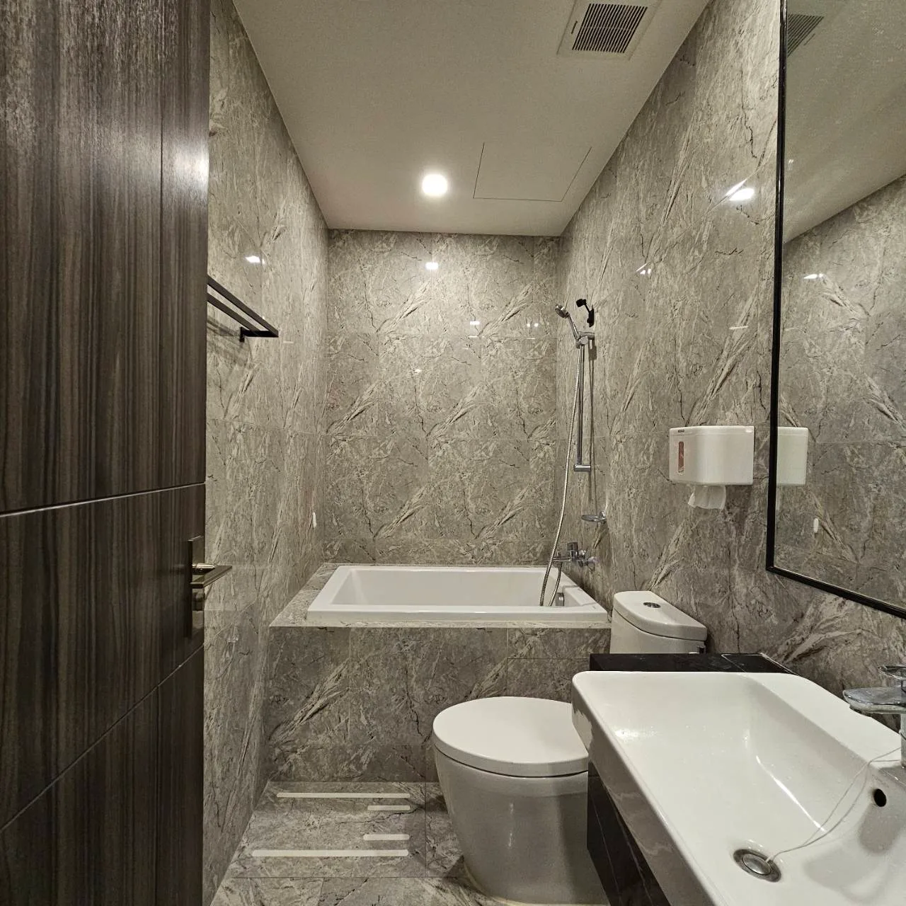 Ashton Asoke — photo 11