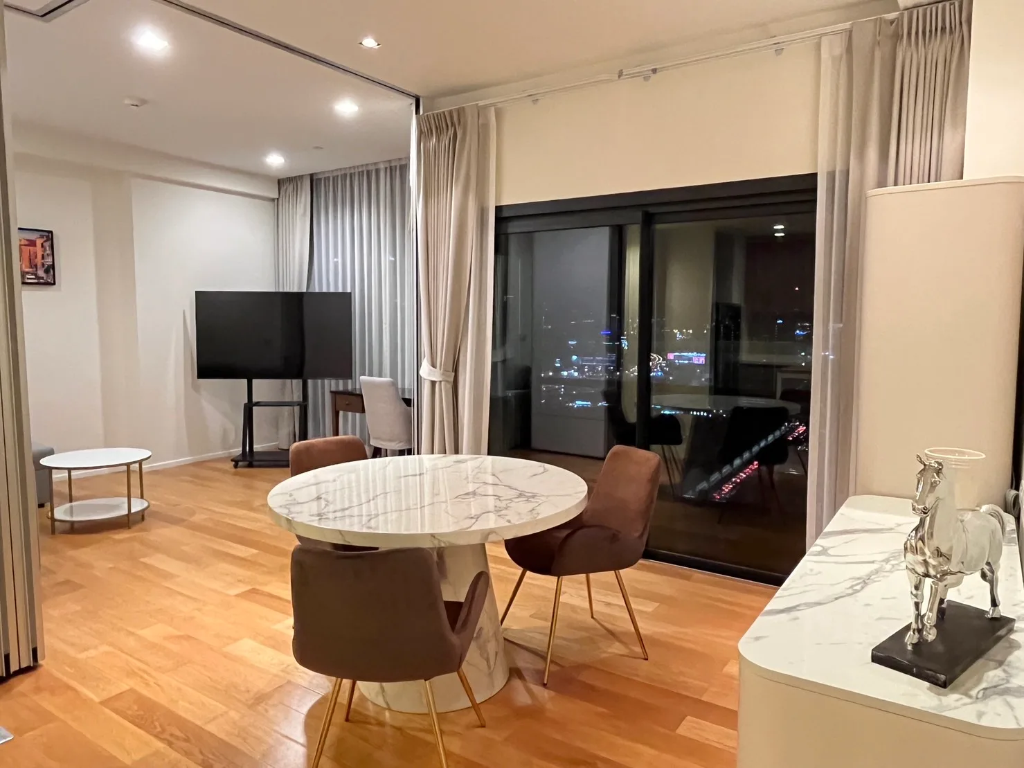 Circle Living Prototype — photo 3